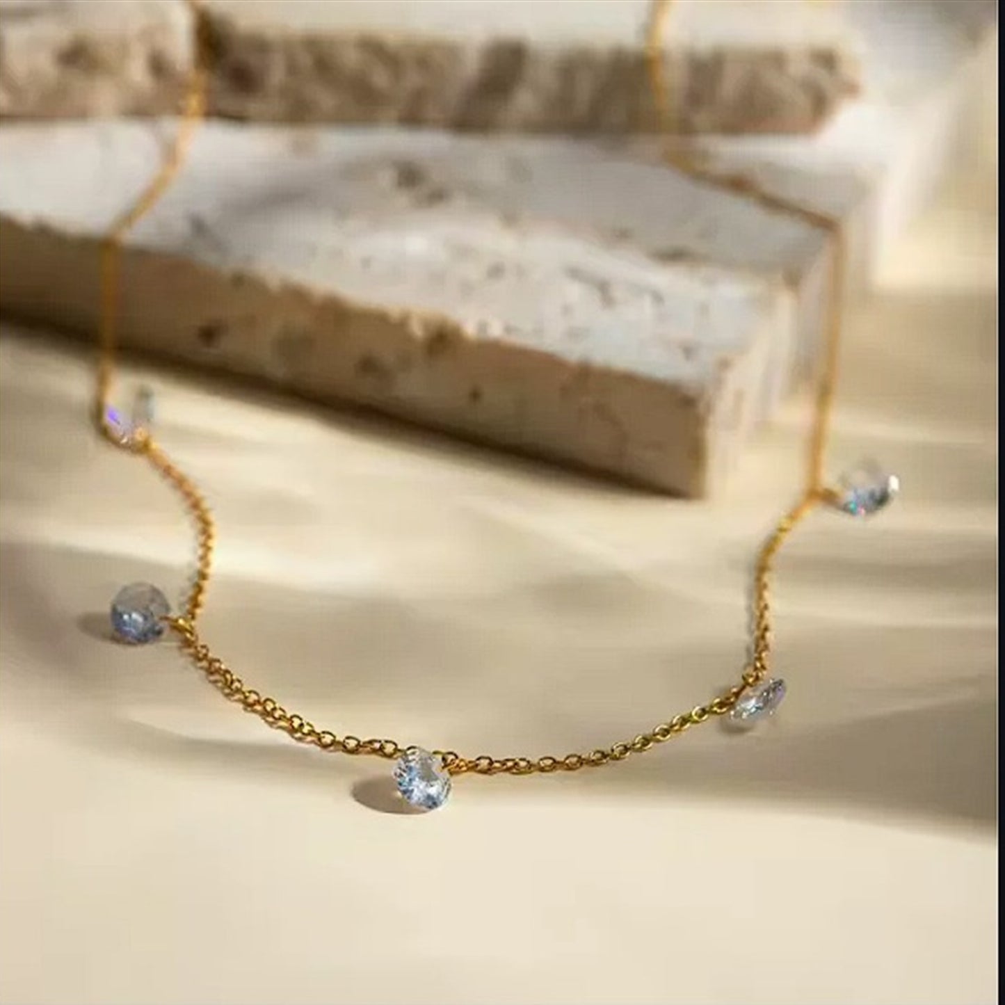 Gargantilla Diamond dorada