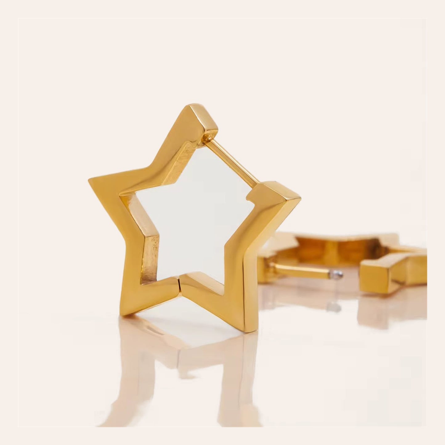 Aretes Star Gold Mini con forma de estrella