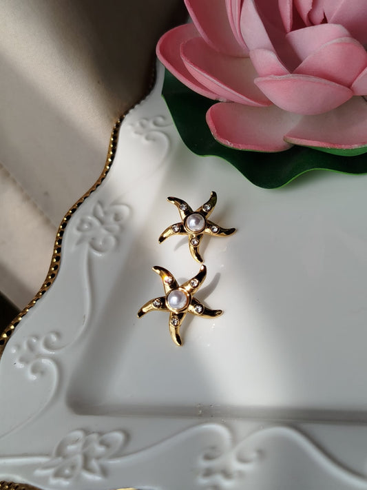 Aretes Olivia estrella de mar dorada con perla