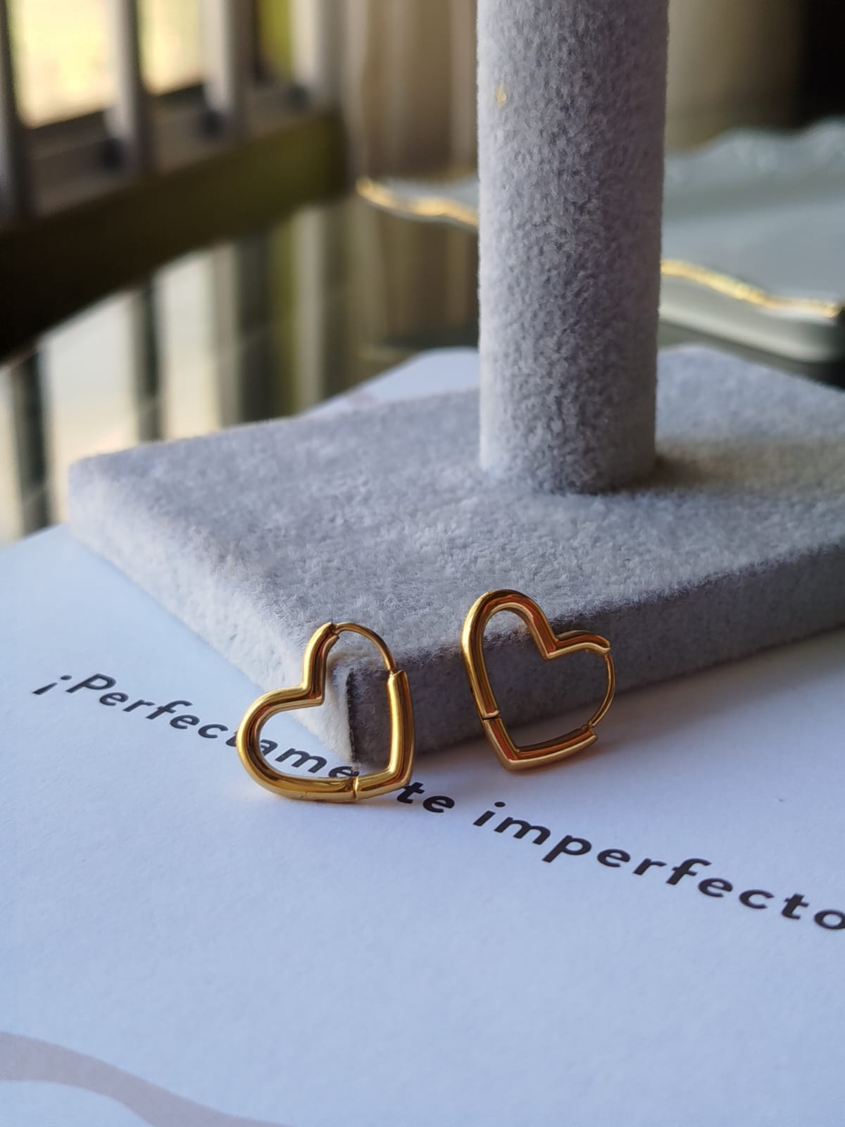 Aretes Corazón argolla dorada en forma de corazón