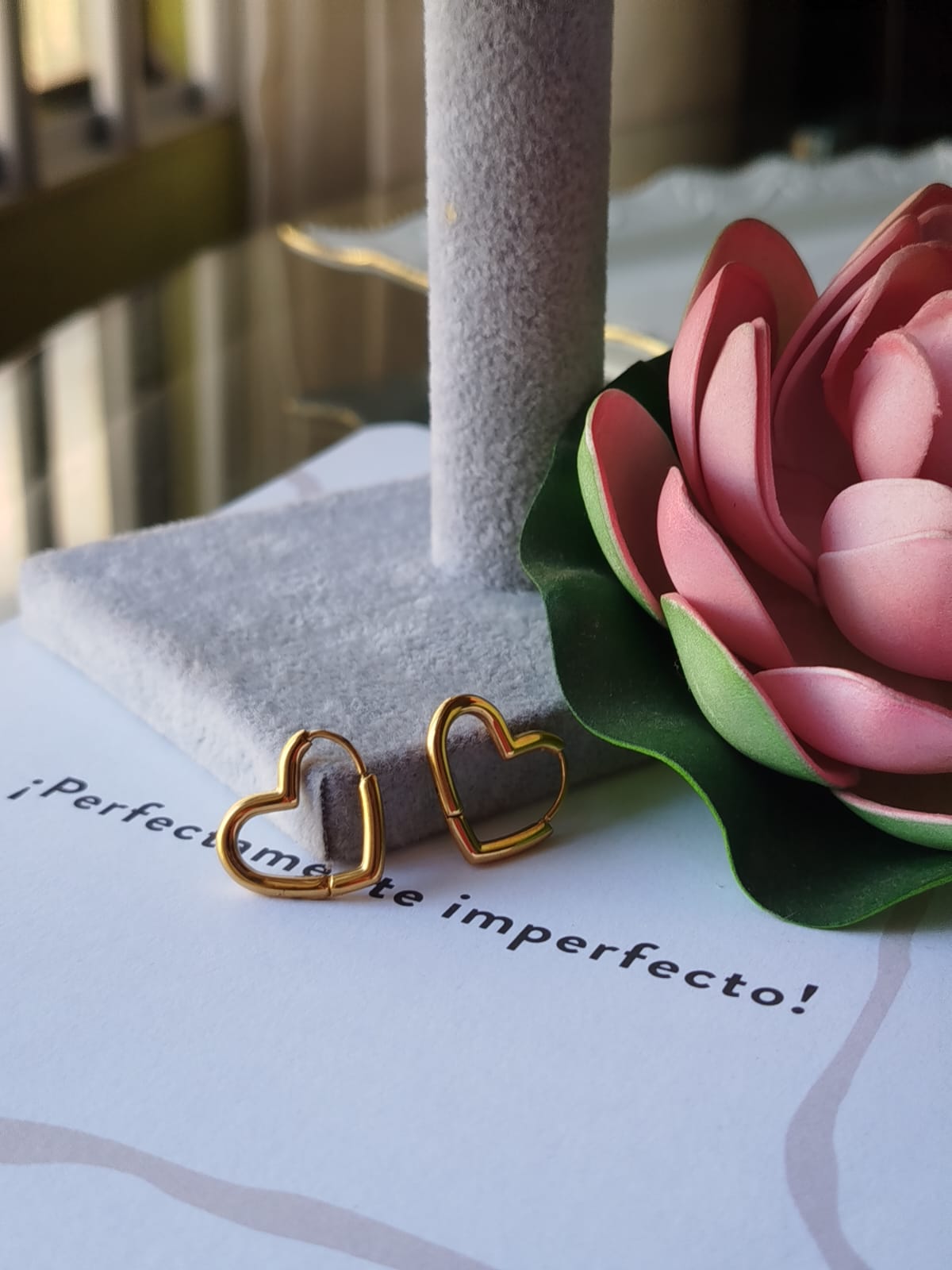 Aretes Corazón argolla dorada en forma de corazón