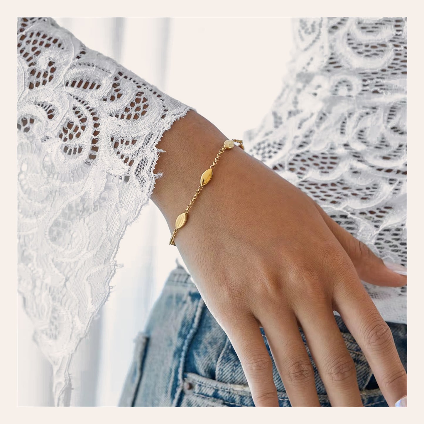 Pulsera Locamente Dorada con cuentas ovaladas